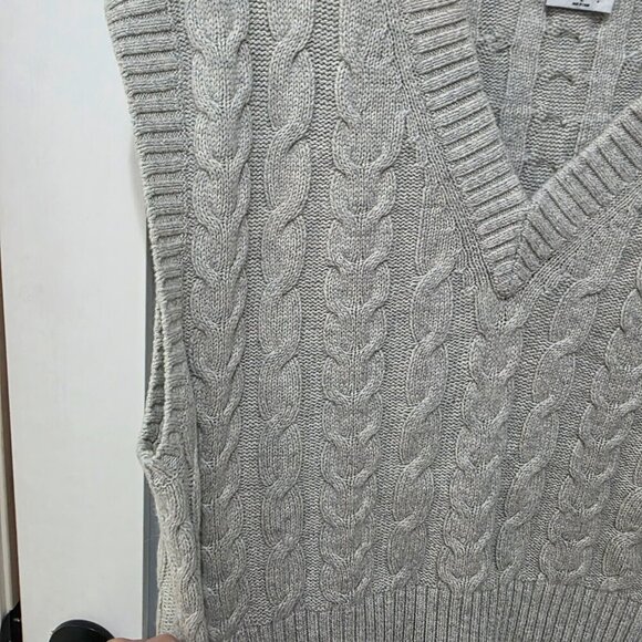Sunday Best Grey Cable Knit Sweater Vest Women’s Large - Picture 4 of 11